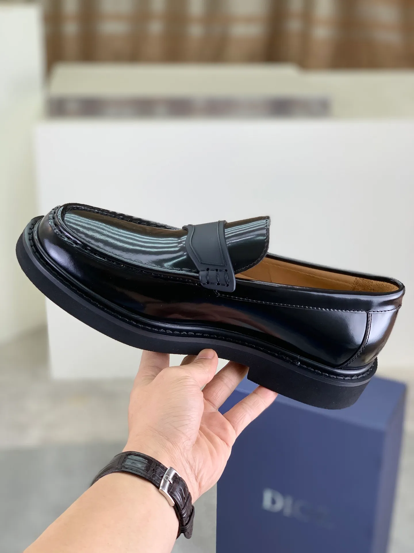 Factory price P800 💰Original quality, top version🔱 DIOR——Dior Men's business casual leather shoes, top quality products. 1:1 shipment ⬆️Luxurious and noble👞All imported original brand fabrics, just to create a more comfortable wearing experience, upper: original selected open edge beaded calfskin ➕Top imported water-dyed full cow lining, original light and comfortable foam outsole ✔️Number: 39-44 (38.45 can be customized)